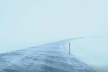 Фотография к новости: Спасатели вызволили из снежного заноса несколько человек