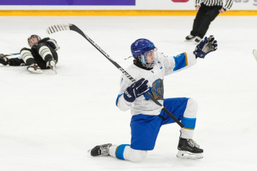 Фотография к новости: Казахстанки одержали разгромную победу на юниорском чемпионате мира по хоккею