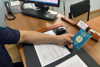 Фотография к новости: С начала года выявлено 16 попыток пересечь границу РК с поддельными и чужими паспортами