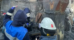 Причину выпадения чёрного снега в Сатпаеве назвали экологи