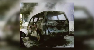 Автомобиль сгорел на дороге в Алматы