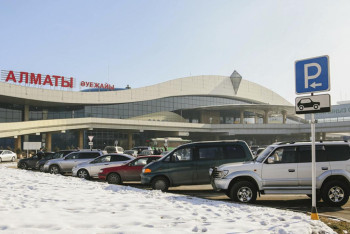 Фотография к новости: В аэропорту Алматы не будут повышать тарифы на парковку