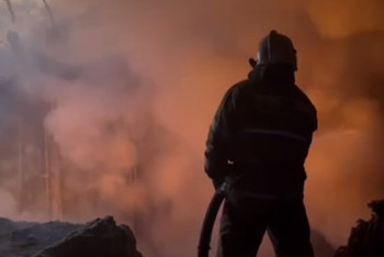 Пять человек эвакуировали из горящей многоэтажки в Астане