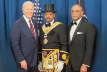 Фотография к новости: Джо Байдена приняли в масонскую ложу