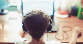 Школьники на уроках изучали &quot;Игру Сатаны&quot; и смотрели контент для взрослых в области Жетісу