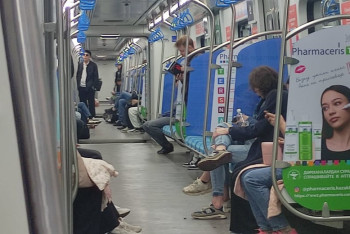 Фотография к новости: Ограждения появились на станциях метро в Алматы после трагедии