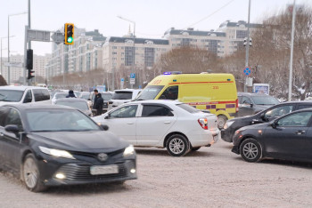 Фотография к новости: Два легковых авто столкнулись на главной улице в Астане
