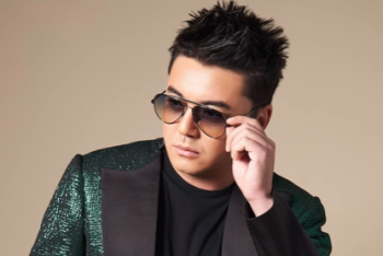 Фотография к новости: Певца Алмаса Кишкенбаева доставили в полицию по делу о приставаниях