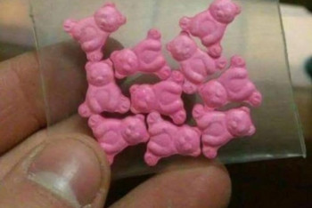 Фотография к новости: Новый наркотик в школах: Полиция проверила информацию о клубничных конфетах