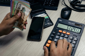 Фотография к новости: В каких регионах казахстанцы тратят больше, чем получают?