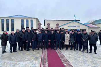 Памятник казахским биям открыли перед зданием суда в Мангистау