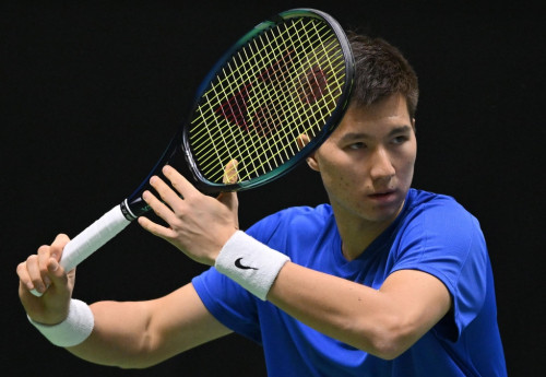 Фотография к новости: Казахстанский теннисист сотворил две сенсации за день и вышел в финал турнира в Бахрейне