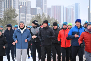 Фотография к новости: Маулен Ашимбаев принял участие в забеге Taldau Run