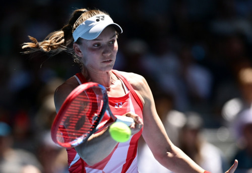 Фотография к новости: Елена Рыбакина успешно стартовала на "тысячнике" в Дубае