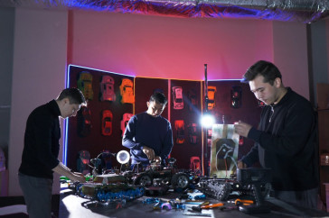 Фотография к новости: Казахстанский стартап: Настоящими дронами и роботами теперь можно управлять из любой точки мира