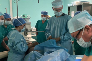 Фотография к новости: В Астане ещё не родившимся двойняшкам сделали операцию прямо в утробе матери