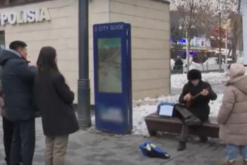 Фотография к новости: Японец покоряет Казахстан игрой на домбре