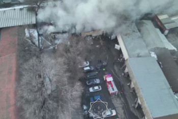 Фотография к новости: Крупный пожар на складе в Алматы потушили