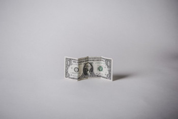 Фотография к новости: Доллар подешевел на казахстанской бирже перед выходными