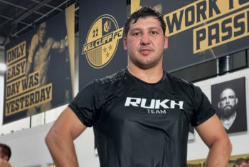 Фотография к новости: Непобеждённый казахстанец официально получил бой в главном карде UFC