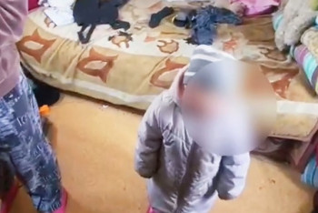 Трое детей жили в вагоне под Конаевым