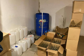 Фотография к новости: Подпольный цех с суррогатным алкоголем выявили в Костанайской области