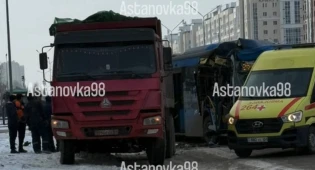 Автобус врезался в грузовик в Астане: как себя чувствуют пострадавшие