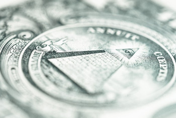 Фотография к новости: Третий день доллар дорожает на казахстанской бирже