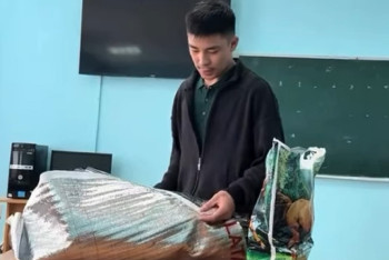 Фотография к новости: Единственный мужчина в группе устроил сюрприз для девушек на 8 марта