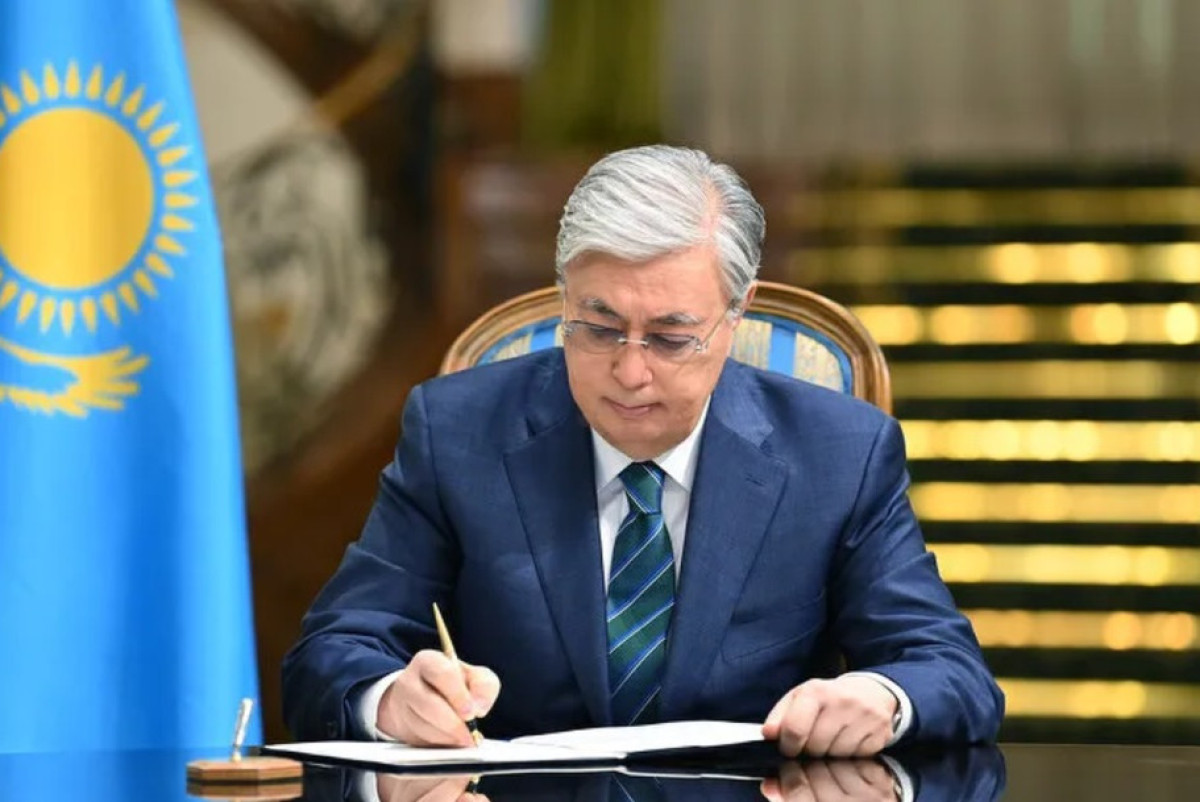 Токаев накануне 8 Марта наградил казахстанок