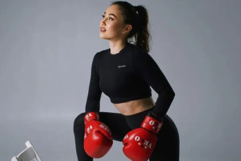 Фотография к новости: Объявлен исторический бой красавицы-боксёрши из Казахстана с непобеждённой американкой