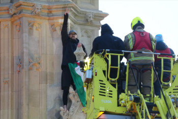 Пропалестинского активиста сняли с Биг-Бена спустя 16 часов