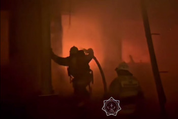 Крупный пожар потушили в частном секторе Шымкента