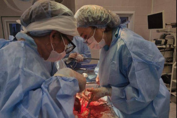 Фотография к новости: Гигантскую кисту с 19 литрами жидкости удалили женщине в Павлодаре