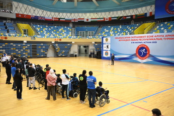 Фотография к новости: Маулен Ашимбаев вручил награды победителям турнира по бочча