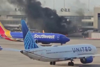 Фотография к новости: Пассажирский самолет загорелся в США