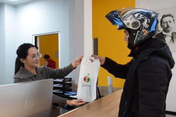 Фотография к новости: Благотворительный проект по доставке книг особенным читателям стартовал в Алматы