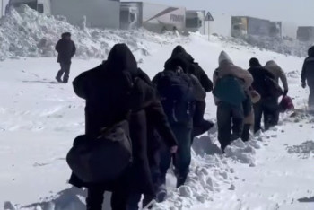 Фотография к новости: Более 200 автомобилей эвакуировали с заснеженной трассы в области Абай