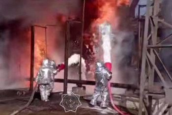 Фотография к новости: Возгорание трансформатора потушили на заводе в Таразе