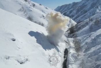 Фотография к новости: В ВКО предотвратили лавины: специалисты спустили почти 2000 кубометров снега