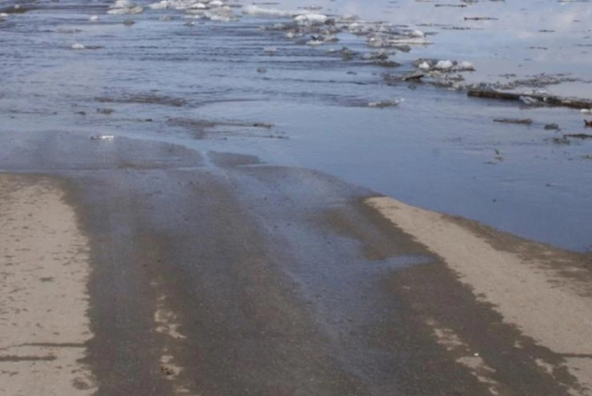 Трассу закрыли из-за перелива воды в Актюбинской области