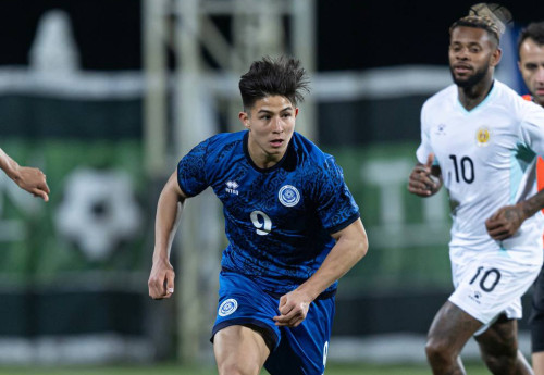 Фотография к новости: Дастан Сатпаев дебютировал в составе национальной сборной и установил рекорд