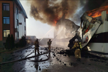 Фотография к новости: Крупный пожар на складе с продуктами произошёл в Боралдае