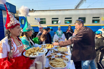 Фотография к новости: Более 450 пассажиров отправились в путешествие на туристических поездах в Наурыз