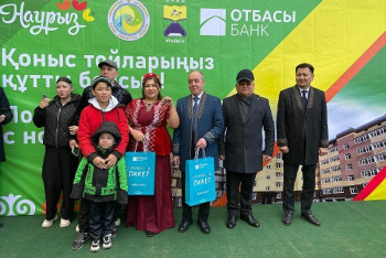 Фотография к новости: Праздник в новом доме: 120 семей в Уральске получили ключи от квартир