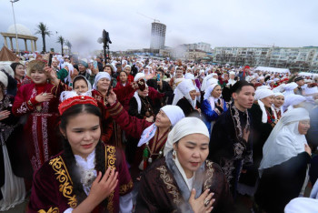 Фотография к новости: Казахстан  снова попал в Книгу рекордов Гиннесса благодаря национальной одежде