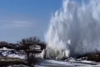 Фотография к новости: Взрывная борьба с паводками: в Карагандинской области ликвидируют ледовые заторы