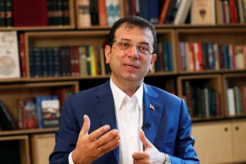 Фотография к новости: Арестованный Имамоглу временно отстранён от должности мэра Стамбула