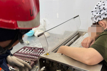 Фотография к новости: Рука женщины застряла тестораскаточной установке в Астане