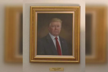 Фотография к новости: "Хуже всех!": Трамп раскритиковал свой портрет в Капитолии Колорадо